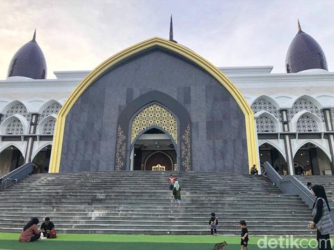Masjid Agung Kubah Kecubung Darurrahman, Palangka Raya.