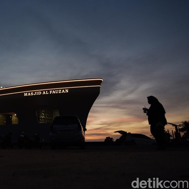 Masjid Kapal Pesiar Menarik Jemaah untuk Singgah