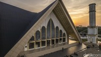 Masjid Syaikh Utsman dikenal sebagai ikon wisata religi di wilayah Tanjung Jabung Barat. ANTARA FOTO/Wahdi Septiawan