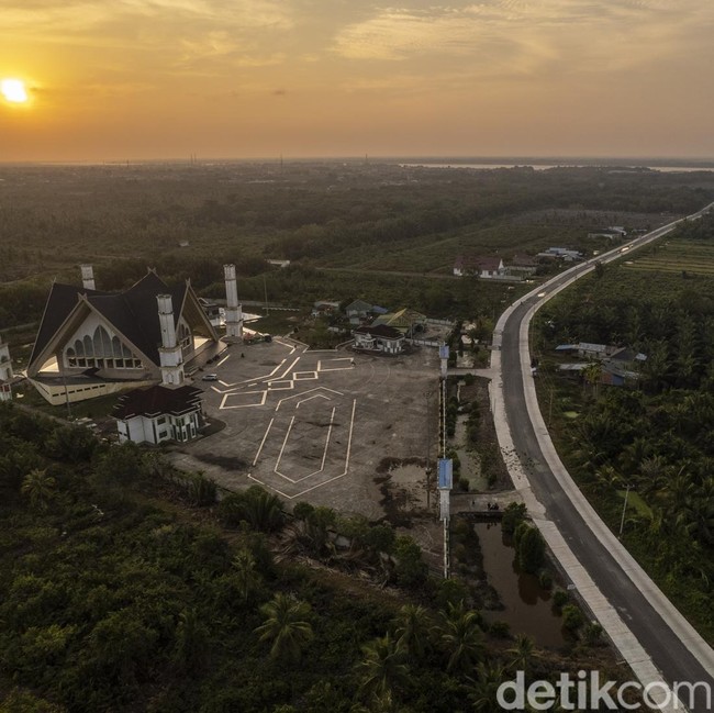 Masjid Tanpa Kubah Hiasi Pesisir Jambi