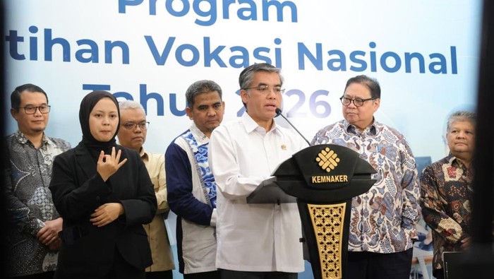 Menaker Yassierli saat mengumumkan program vokasi nasional 2026. (Dok. Kemnaker)
