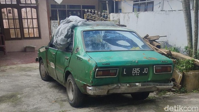 Mobil jadi rumah korban selama 2,5 tahun.