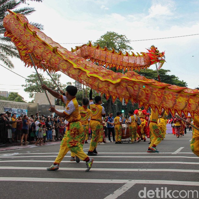 Ngabuburit Sambil Saksikan Parade Imlek Nusantara