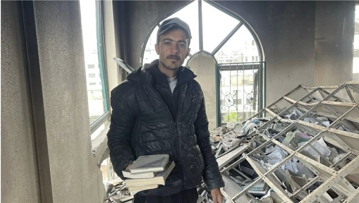 Omar Hamad, bangun perpustakaan di tengah genosida Gaza