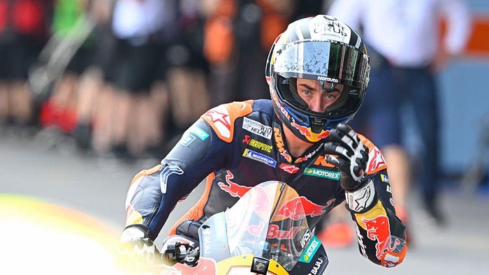 BURIRAM, THAILAND - FEBRUARY 28: Pedro Acosta of Spain riding the Red Bull KTM Factory Racing bike (37) during qualifying ahead of the MotoGP of Thailand at Chang International Circuit on February 28, 2026 in Buriram, Thailand. (Photo by Gold & Goose