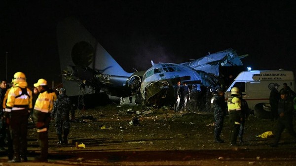 Pesawat Kargo Angkut Uang Tunai Jatuh di Bolivia, 15 Orang Tewas