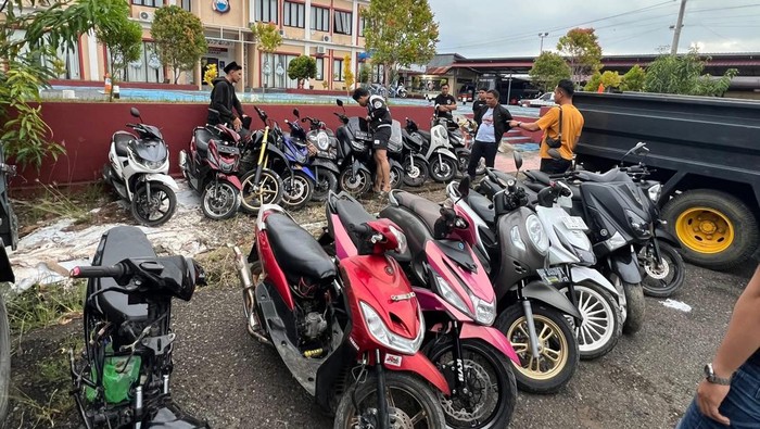 Polres Bone mengamankan motor balap liar.