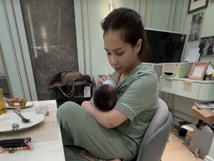 Raffi Ahmad dan Nagita Slavina kedatangan bayi lagi di rumah.