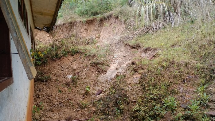 Bangunan SD di Kecamatan Munjungan, Trenggalek terkena longsor