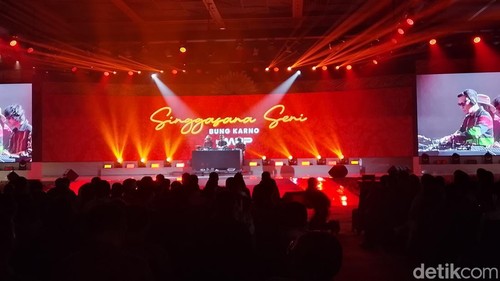 Penampilan Once Mekel dalam gelaran gelaran Singgasana Seni Bung Karno.