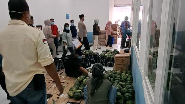 Tim Lintas Sektor Pemkab Jember saat sidak salah satu dapur MBG yang dilaporkan warga lewat Wadul Gus'e.