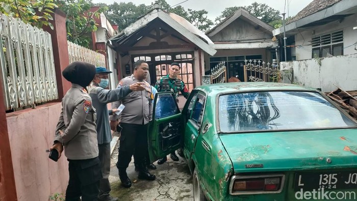 TKP kakek meninggal dalam mobil di Kota Malang.