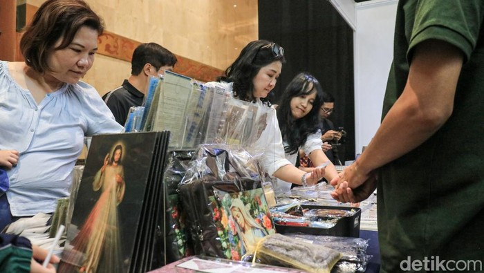 Ribuan umat Katolik menghadiri Jakarta Eucharistic Revival (JER) 2026 yang digelar di Jakarta International Convention Center (JICC), Senayan, Jakarta, Sabtu (28/2/2026). Perhelatan ini menjadi momentum penting untuk memperdalam iman sekaligus memperkuat semangat kebersamaan dalam perayaan Ekaristi.