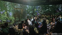 Pengalaman semakin mendalam melalui kehadiran immersive room dan immersive tunnel yang menyajikan tayangan video reflektif. Ruangan ini memadukan teknologi audio-visual dengan tata cahaya artistik, membuat pengunjung terpukau sekaligus diajak merenungkan makna pengorbanan dan perutusan.