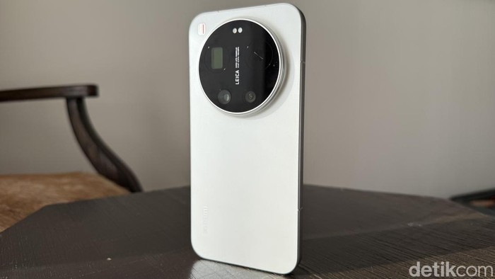 Unboxing Xiaomi 17 Ultra