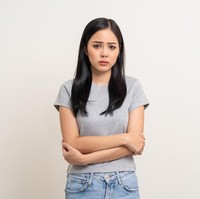 7 Warna Baju yang Harus Dihindari Kulit Sawo Matang, Bikin Wajah Jadi Kusam