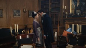 Lika-liku kehidupan Sophie Baek dari seorang anak haram dari keluarga bangsawan, kini diakui oleh Ratu Charlotte.  Foto: Dok.Bridgerton Netflix/ Instagram
