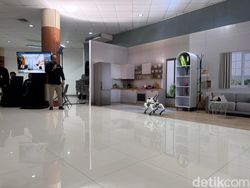 Robot di Surabaya Dikendalikan dari Barcelona lewat 5G AI Indosat