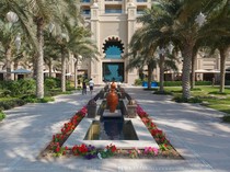 Hotel Mewah Dubai Terbakar di Tengah Insiden Udara