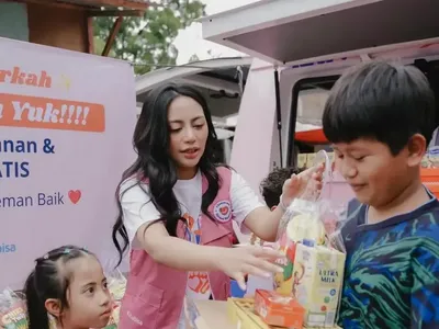 Ramadan Penuh Berkah! Ini 8 Momen Artis Berbagi Buka Puasa Gratis
