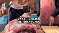 Selebgram asal Malaysia, yaitu Aisha Khaled juga tak mau ketinggalan berbagai. Ia sampai masak daging dalam porsi besar untuk dibagi-bagikan gratis ke yang membutuhkan. Foto: Instagram