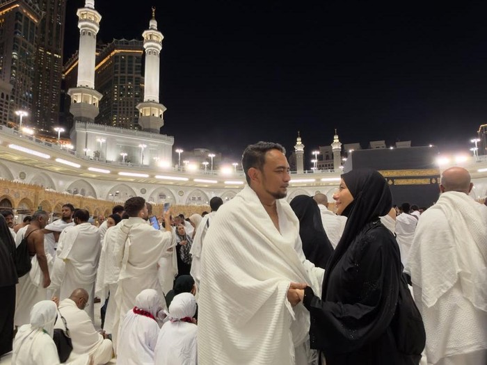 Bebi Romeo dan Meisya Siregar umrah di bulan Ramadan.