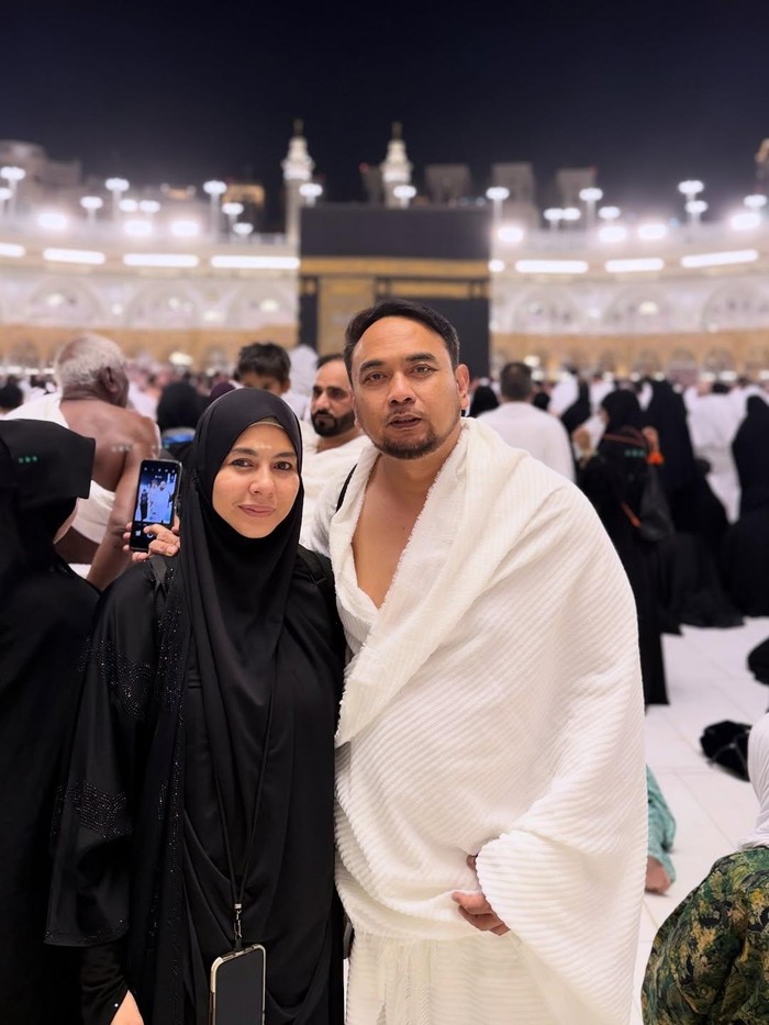 Bebi Romeo dan Meisya Siregar umrah di bulan Ramadan.