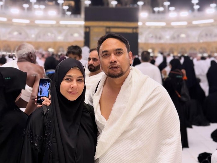 Bebi Romeo dan Meisya Siregar umrah di bulan Ramadan.