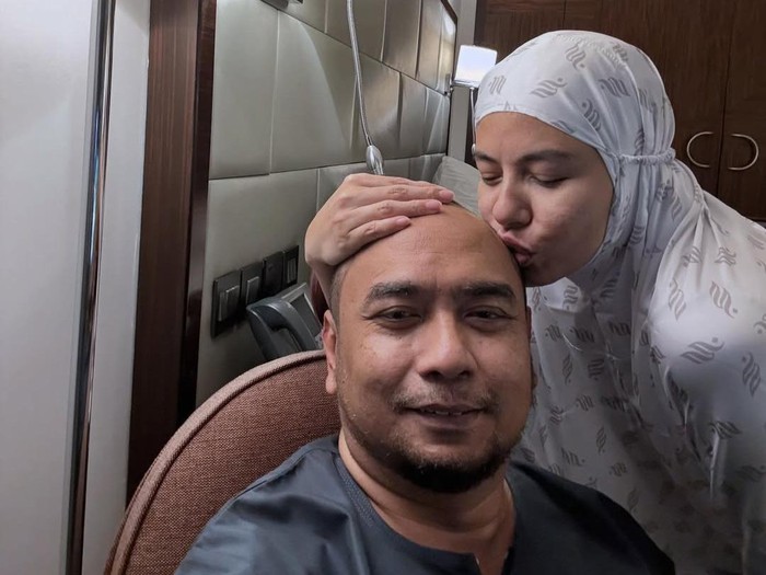 Bebi Romeo dan Meisya Siregar umrah di bulan Ramadan.