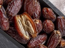 5 Manfaat Biji Kurma buat Skincare Alami yang Bikin Kulit Sehat