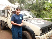 Unik! Mobil Tua Ini Pakai Bahan Bakar dari Sampah Plastik Sejak 2021