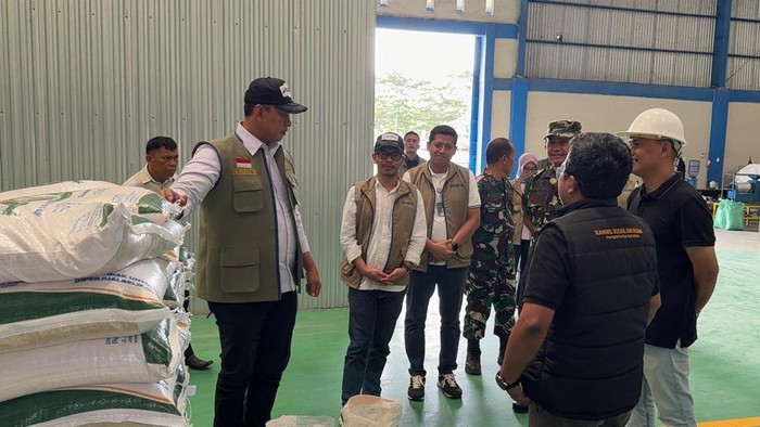 Dirut Bulog Tinjau Mitra Makloon di Maros