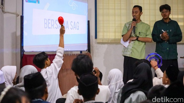 Sahabat Anak Grogol menggelar pesantren kilat untuk anak TK hingga SMA. Kegiatan diisi kajian, kreativitas, dan ibadah bersama selama Ramadan.
