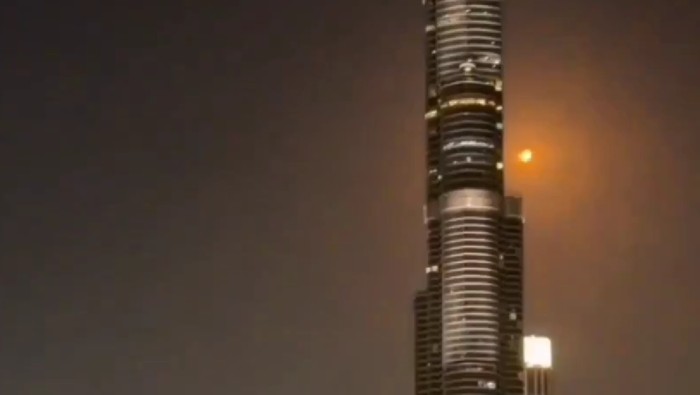Drone milik Iran hampir menghantam gedung tertinggi di dunia, Burj Khalifa.