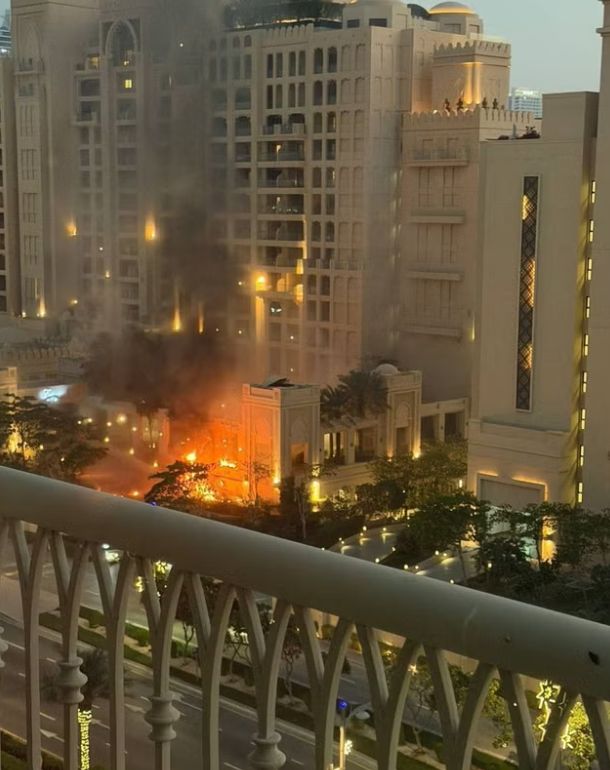 Foto-foto Fairmont Dubai Tebakar