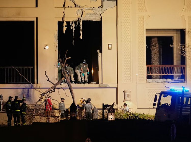 Foto-foto Hotel Mewah Dubai yang Terbakar