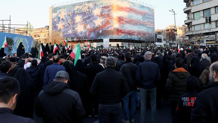 People react as they gather at the Enghelab Square, after Iran's Supreme Leader Ayatollah Ali Khamenei was killed in Israeli and U.S. strikes on Saturday, in Tehran, Iran, March 1, 2026. Majid Asgaripour/WANA (West Asia News Agency) via REUTERS  ATTENTION EDITORS - THIS PICTURE WAS PROVIDED BY A THIRD PARTY