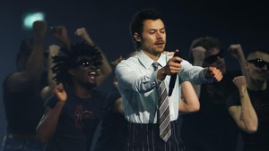 Ini adalah penampilan pertamanya lagi setelah hadir di Brit Awards 2023. Foto: REUTERS/Isabel Infantes