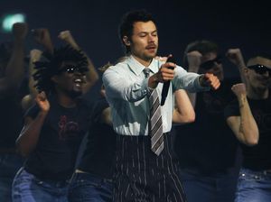 Harry Styles Nyanyikan What Is Enough, Khusus Buat Kenang Liam Payne