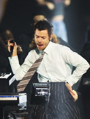 6 Musisi Ini Pernah Diserang Penonton saat Konser