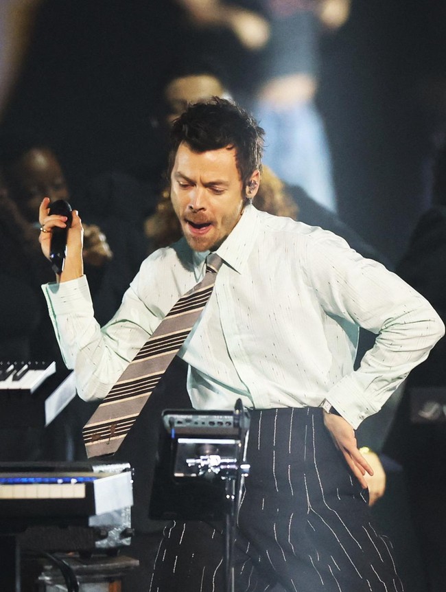 6 Musisi Ini Pernah Diserang Penonton saat Konser