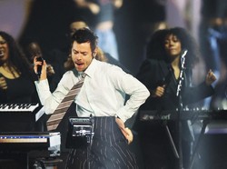 Momen Menarik di Brit Awards 2026, Outfit Harry Styles Hingga Kemenangan APT.