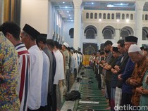 Jadwal Sholat Jawa Timur 5 Maret 2026 untuk 38 Kabupaten dan Kota