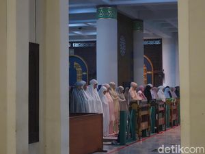 Kapan Makmum Membaca Surat Setelah Al-Fatihah saat Salat Berjamaah?