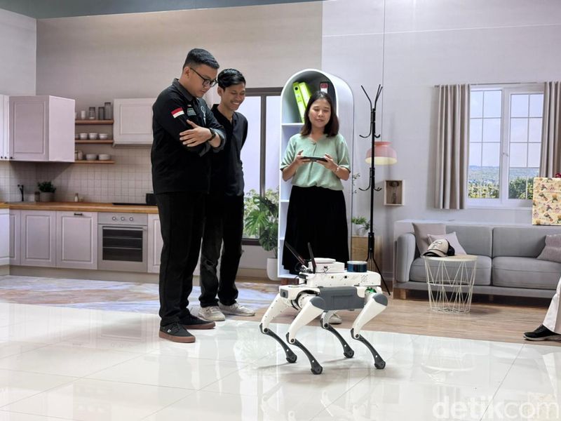 Indosat Ooredoo Hutchison Indosat Ooredoo Hutchison (IOH) berhasil melakukan melakukan panggilan menggunakan teknologi 5G AI RAN dari Barcelona ke Surabaya.