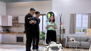 Biasanya untuk mengontrol robot harus dilakukan dengan jarak dekat. Tapi, teknologi yang berkembang saat ini memungkinkan pengendalian dari jarak jauh, bahkan puluhan ribu kilometer. Foto: Agus Tri Haryanto/detikINET