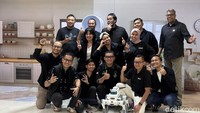 Robot di Surabaya Dikendalikan dari Barcelona lewat 5G AI Indosat