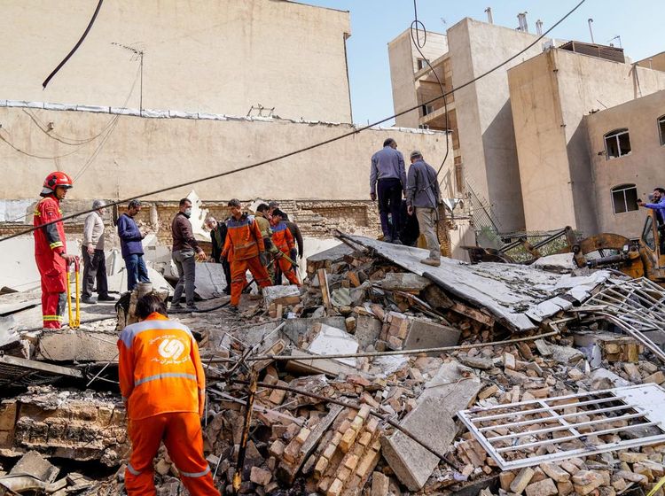 Potret Bangunan di Iran yang Porak-poranda Usai Dihantam Rudal Israel