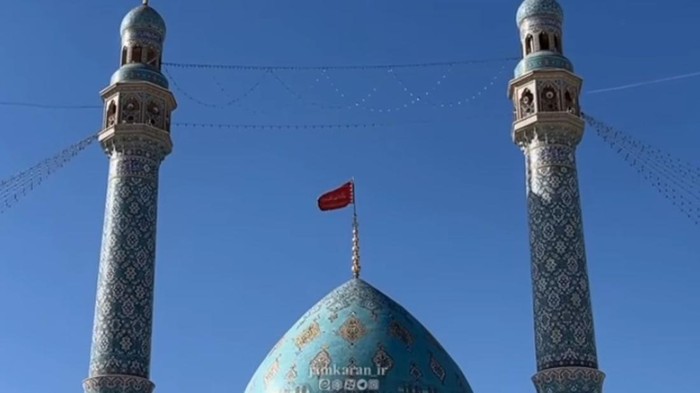 Khamenei Tewas, Bendera Merah Dikibarkan di Masjid Jamkaran Iran: Guncangan Besar bagi Kepemimpinan