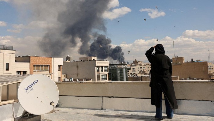 Smoke rises following an explosion, after Israel and the U.S. launched strikes on Iran, in Tehran, Iran, March 1, 2026. Majid Asgaripour/WANA (West Asia News Agency) via REUTERS ATTENTION EDITORS - THIS PICTURE WAS PROVIDED BY A THIRD PARTY     TPX I
